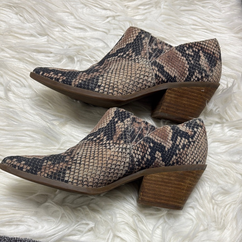 Lucky Brand Women’s Tresee Snake Print Low Ankle Bootie Sz 7.5 - Picture 3 of 7